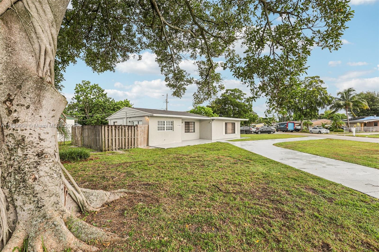 6546 Southwest 21st Street Miramar, FL 33023 - Photo 3 of 40