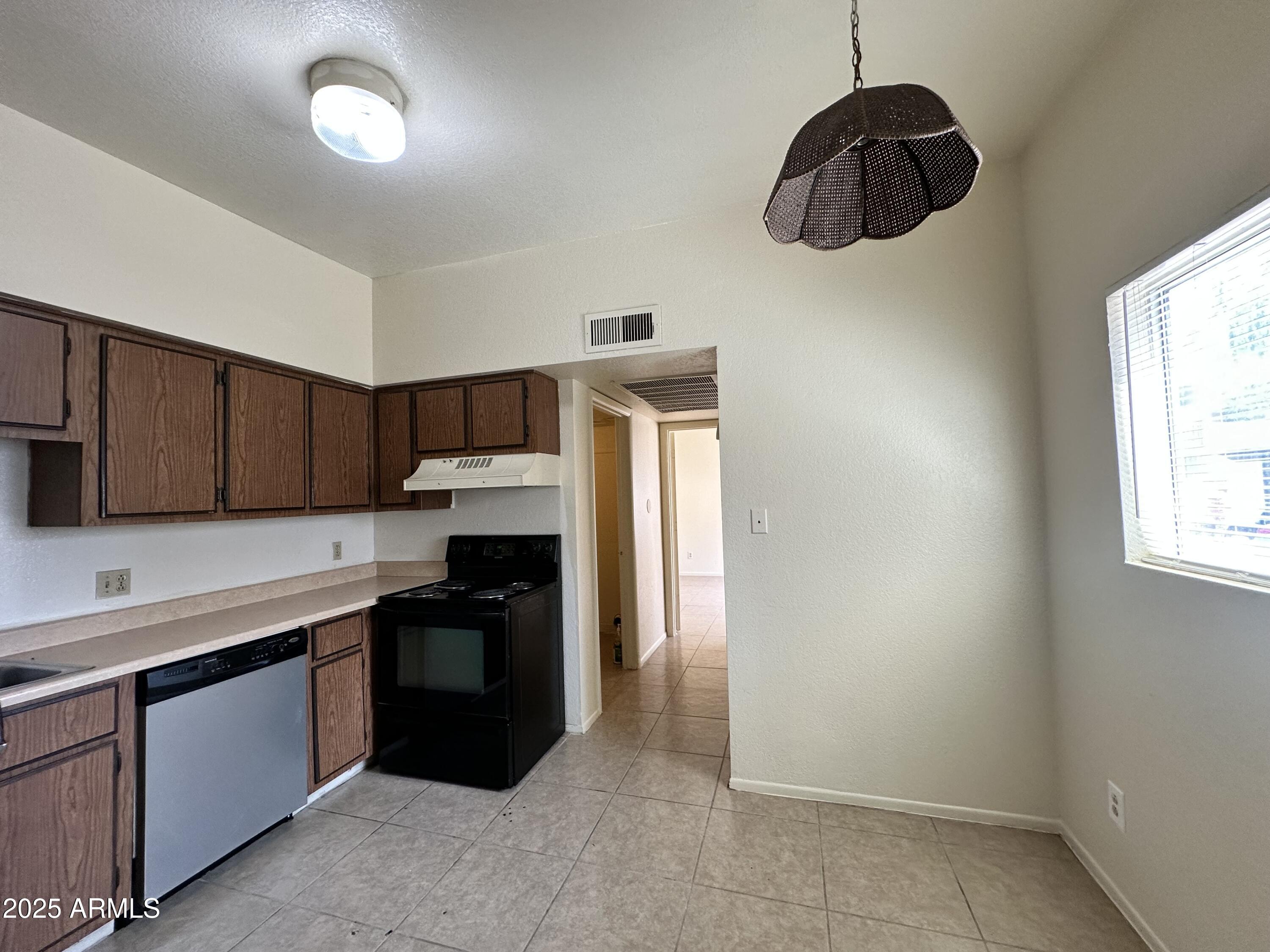 2801 East Monte Cristo Avenue, Unit 102 Phoenix, AZ 85032 - Photo 3 of 7 IMG_5988