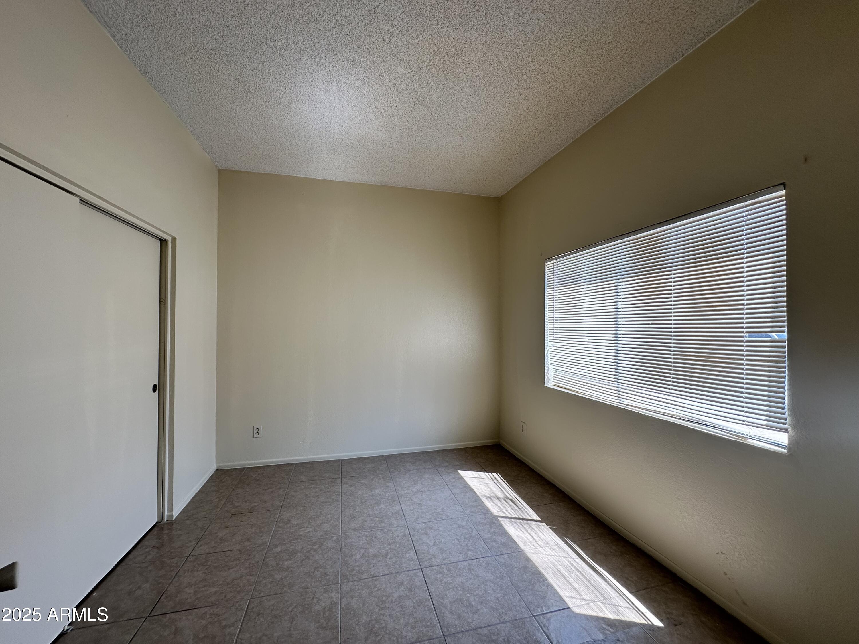2801 East Monte Cristo Avenue, Unit 102 Phoenix, AZ 85032 - Photo 4 of 7 IMG_5972
