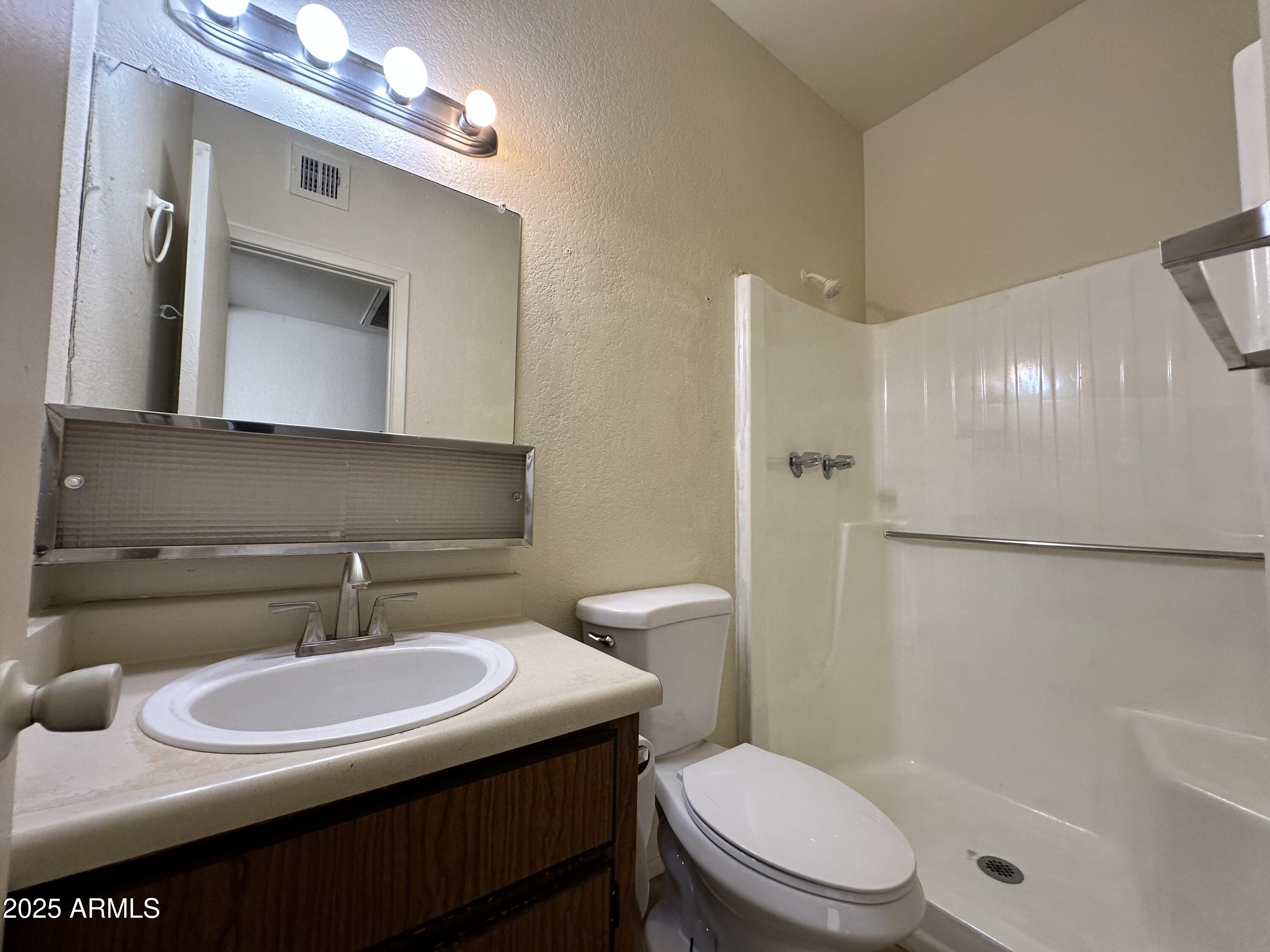 2801 East Monte Cristo Avenue, Unit 102 Phoenix, AZ 85032 - Photo 5 of 7 IMG_5973