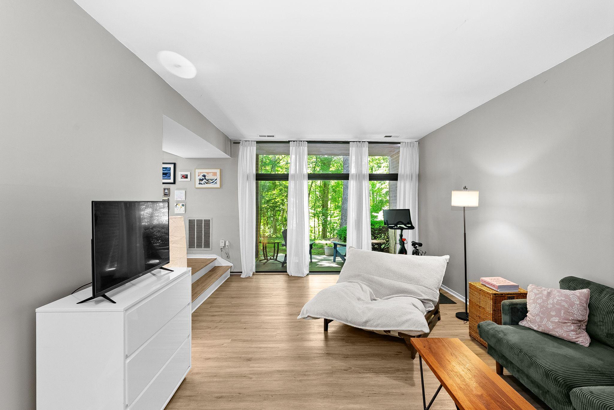 1668 Parkcrest Circle, Unit 100 Reston, VA 20190 - Photo 13 of 34 a living room with furniture and a flat screen tv