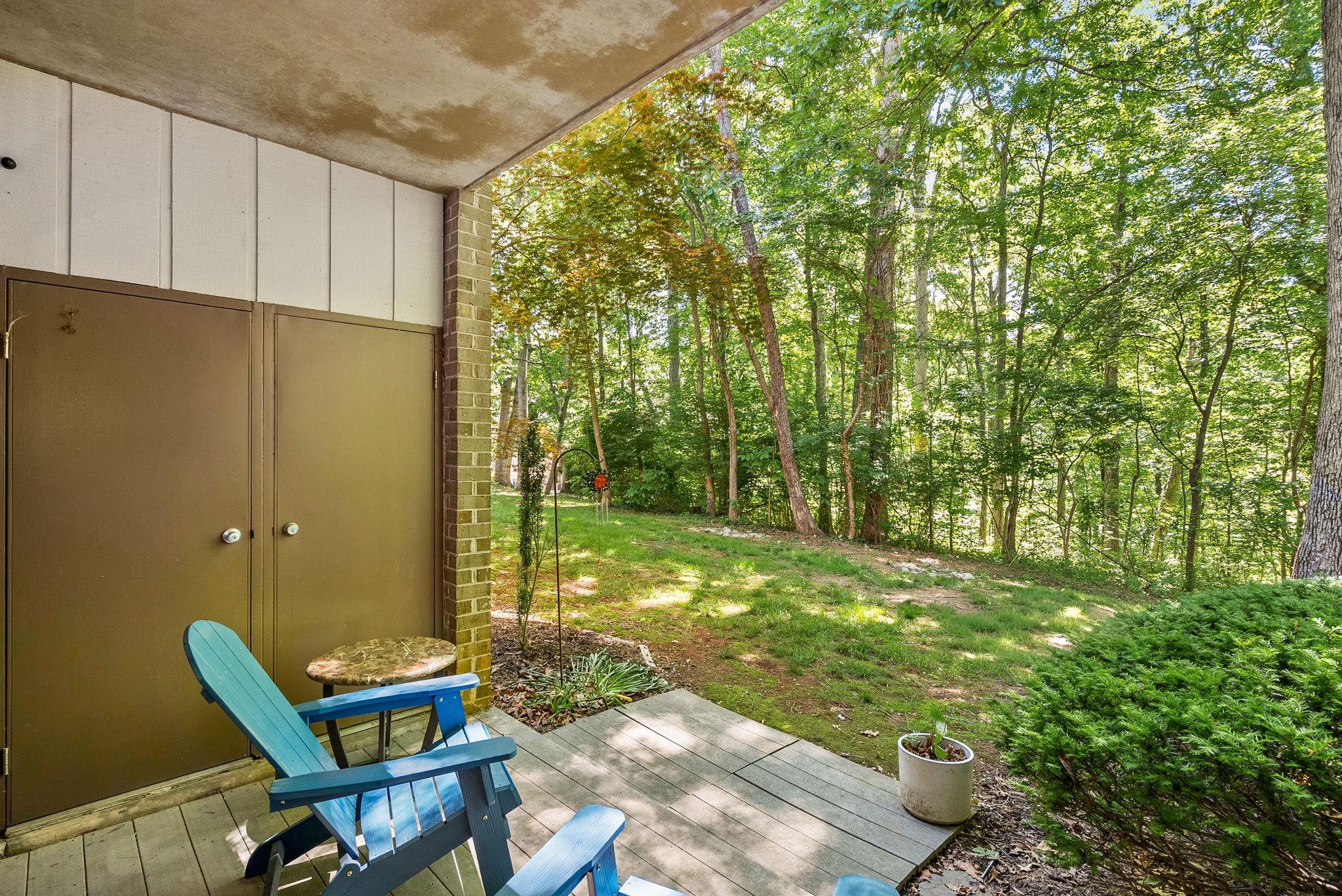 1668 Parkcrest Circle, Unit 100 Reston, VA 20190 - Photo 29 of 34 a backyard of a house with table and chairs