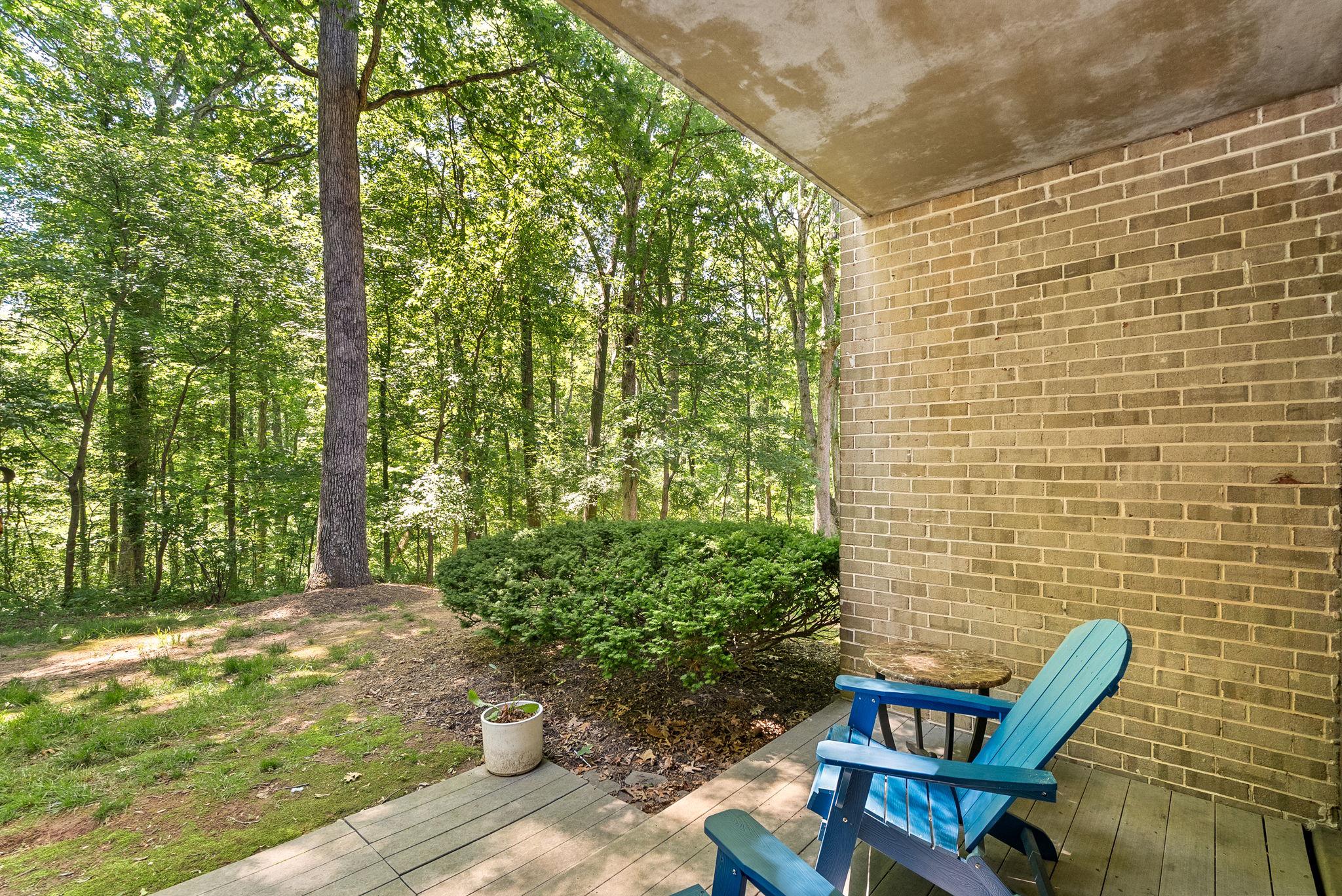 1668 Parkcrest Circle, Unit 100 Reston, VA 20190 - Photo 3 of 34 a view of a outdoor seating area