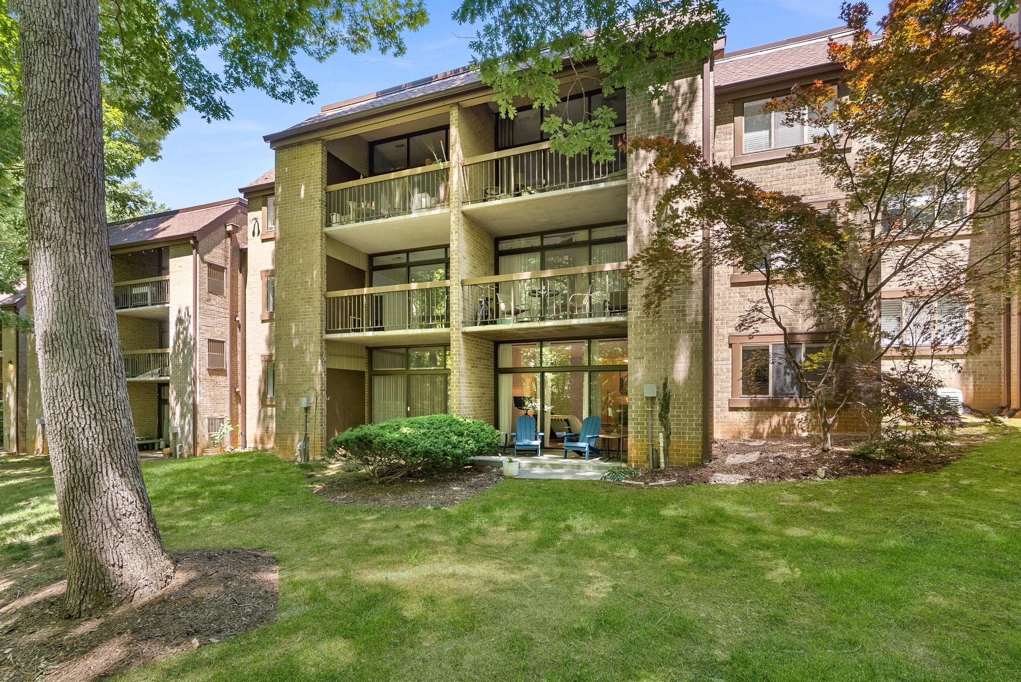 1668 Parkcrest Circle, Unit 100 Reston, VA 20190 - Photo 31 of 34 a front view of a building with a garden