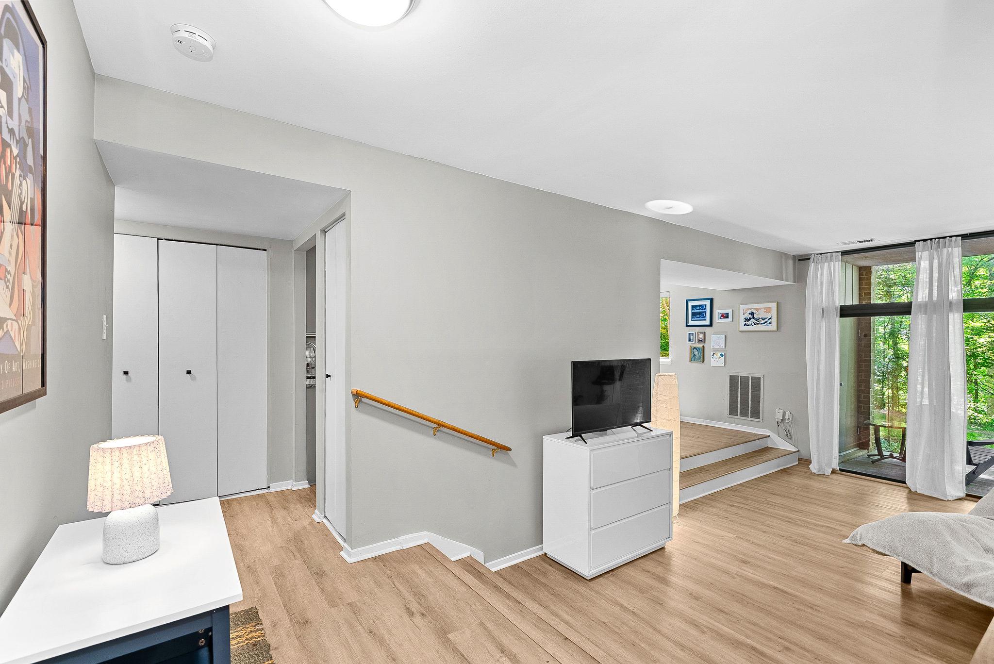 1668 Parkcrest Circle, Unit 100 Reston, VA 20190 - Photo 7 of 34 a view of a livingroom with furniture and wooden floor