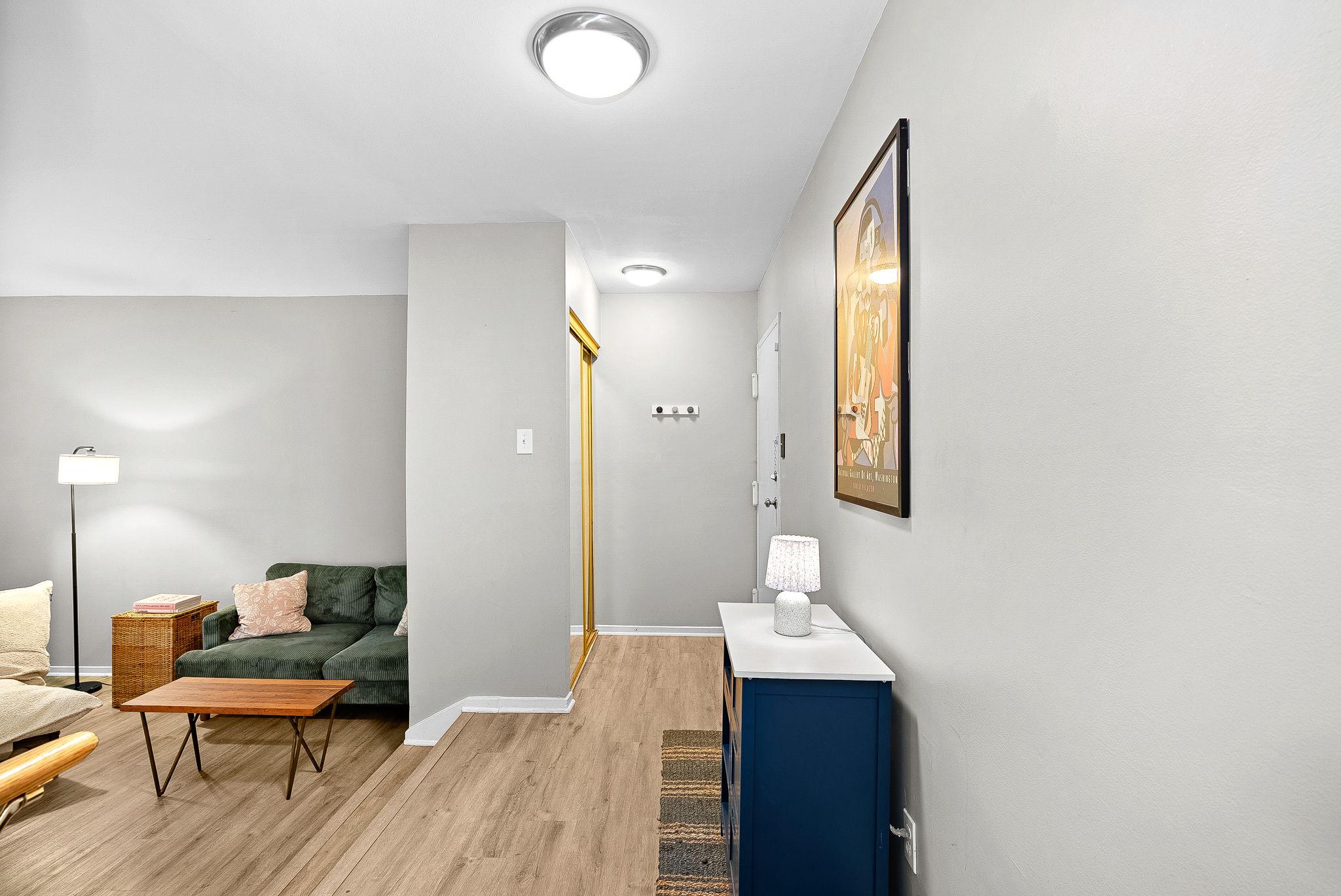 1668 Parkcrest Circle, Unit 100 Reston, VA 20190 - Photo 8 of 34 a spacious bedroom with a bed and a lamp