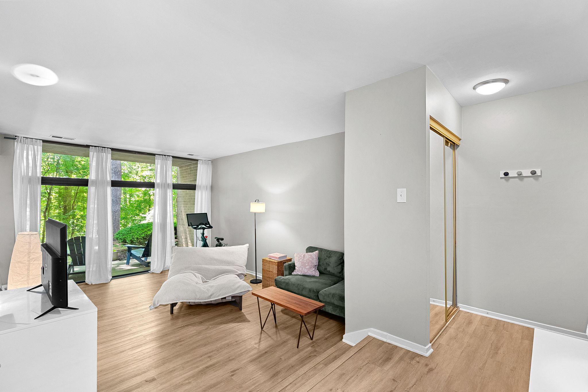1668 Parkcrest Circle, Unit 100 Reston, VA 20190 - Photo 9 of 34 a living room with furniture and large windows