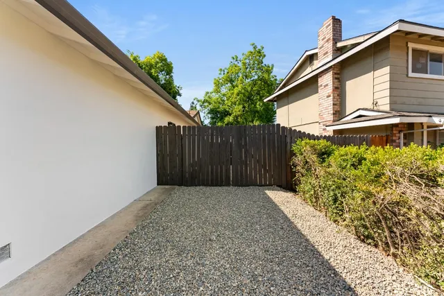 a view of a house with backyard and a tree