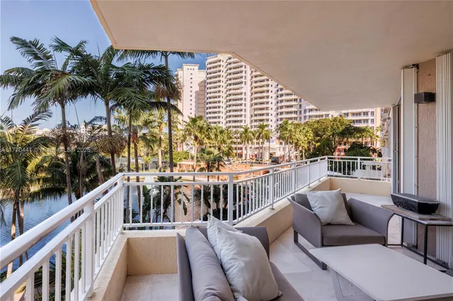 $3,100,000 | 765 Crandon Boulevard, Unit 307, Key Biscayne, FL 33149