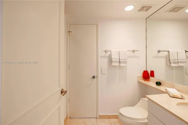 $3,100,000 | 765 Crandon Boulevard, Unit 307, Key Biscayne, FL 33149