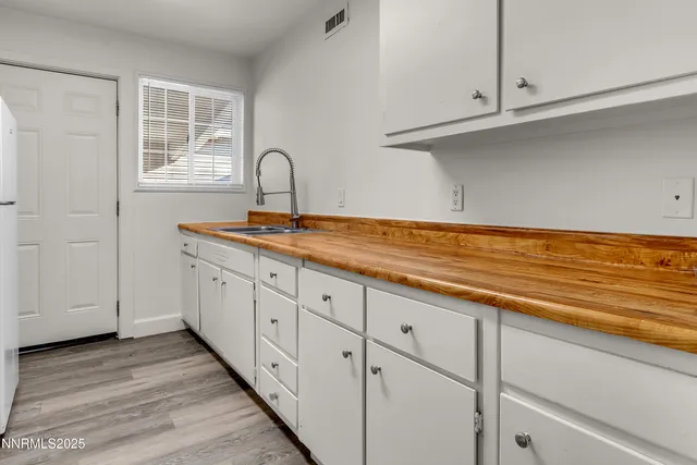 a close view of sink and tap