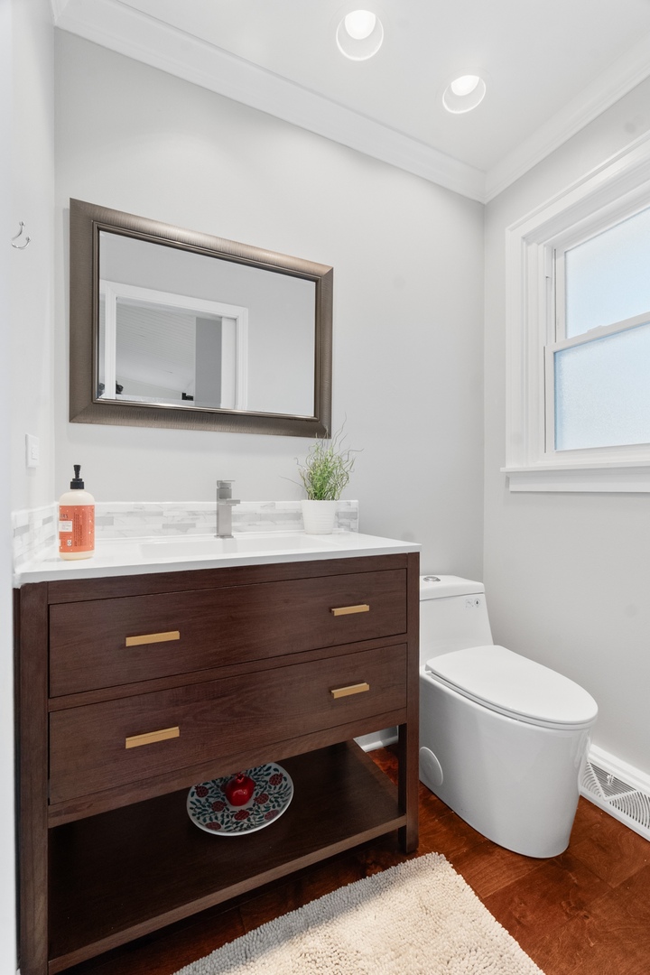 8 Rob Road Mount Prospect, IL 60056 - Photo 15 of 40 a bathroom with a toilet sink and mirror