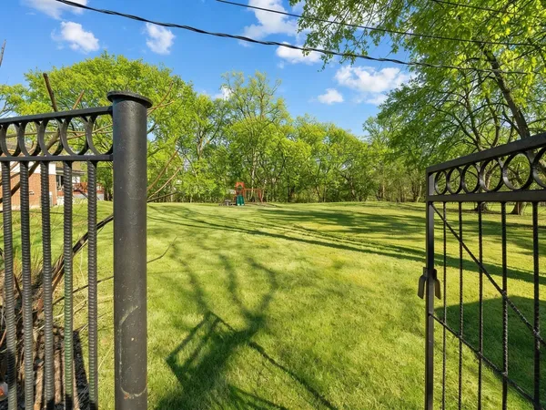 $699,900 | 8 Rob Road, Mount Prospect, IL 60056
