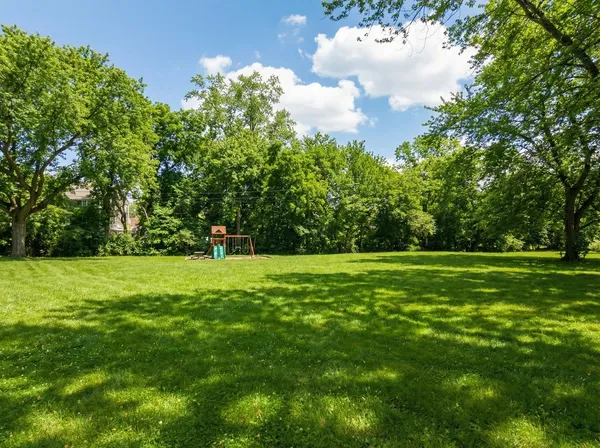 $699,900 | 8 Rob Road, Mount Prospect, IL 60056