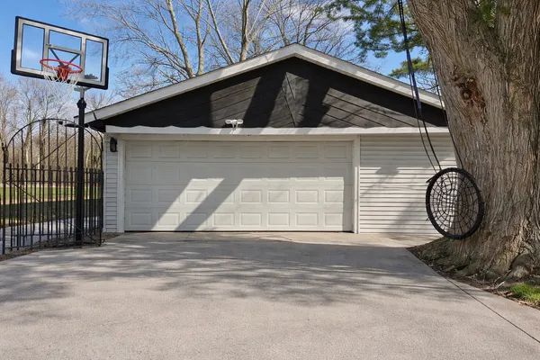 $699,900 | 8 Rob Road, Mount Prospect, IL 60056