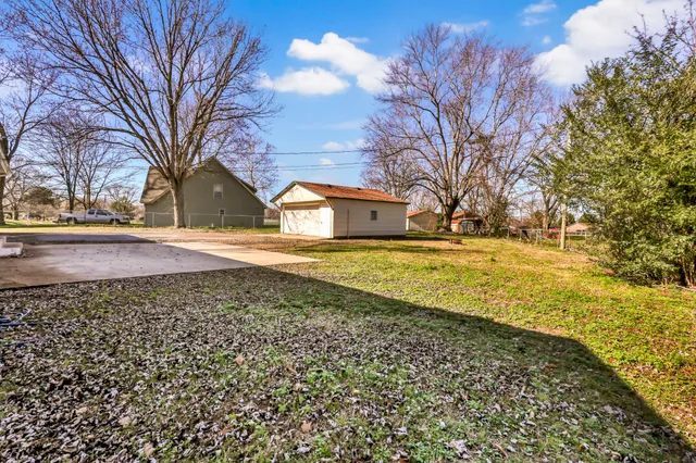 a view of yard with tree in the background