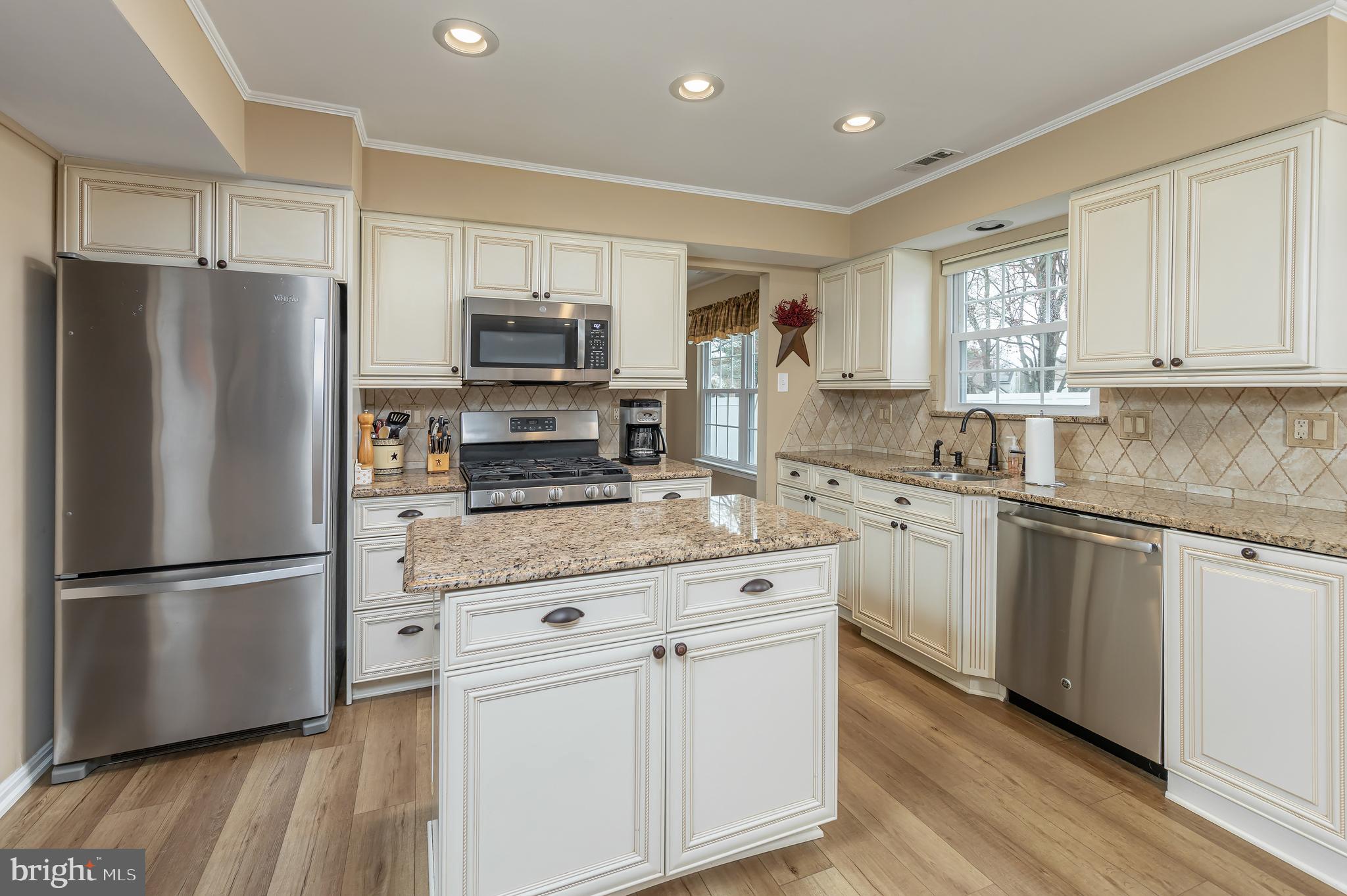 15 Stag Run Sewell, NJ 08080 - Photo 6 of 28 Kitchen w/ island