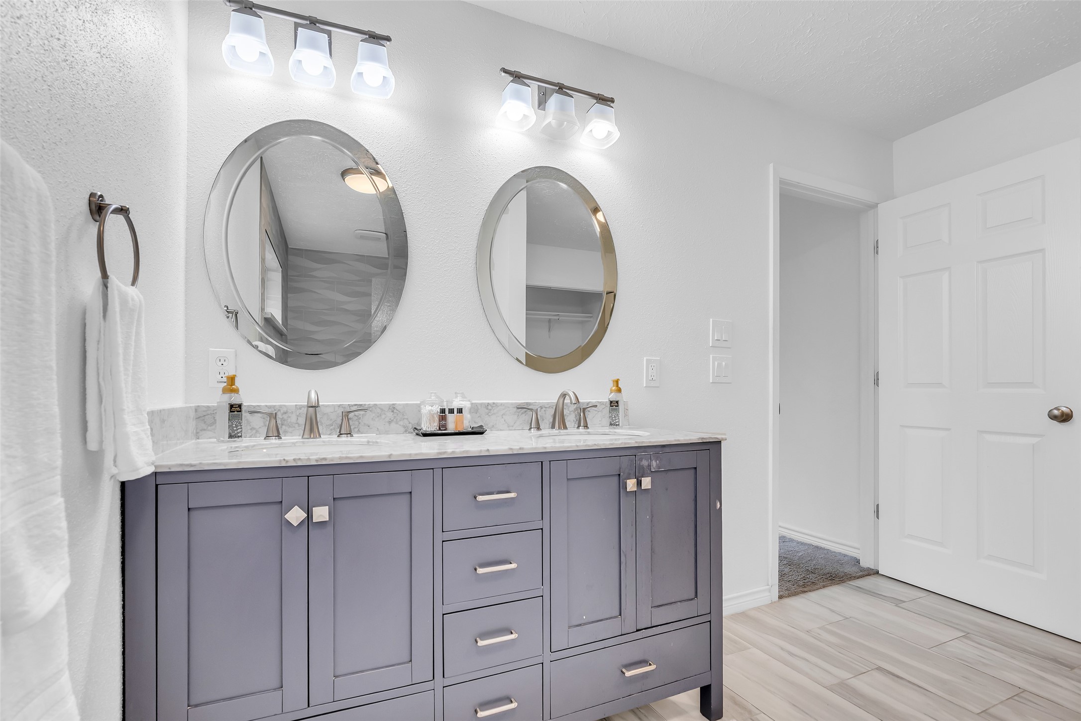 17314 Chapel Pine Street Spring, TX 77379 - Photo 33 of 44 Dual sink vanity gives you both space to get ready in the mornings.