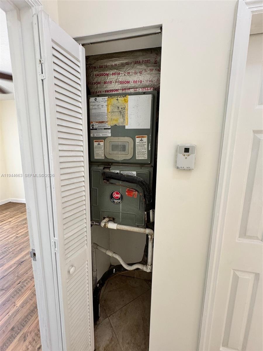 2000 Monroe Street, Unit 11 Hollywood, FL 33020 - Photo 14 of 22 a room that has a chair and a window in it