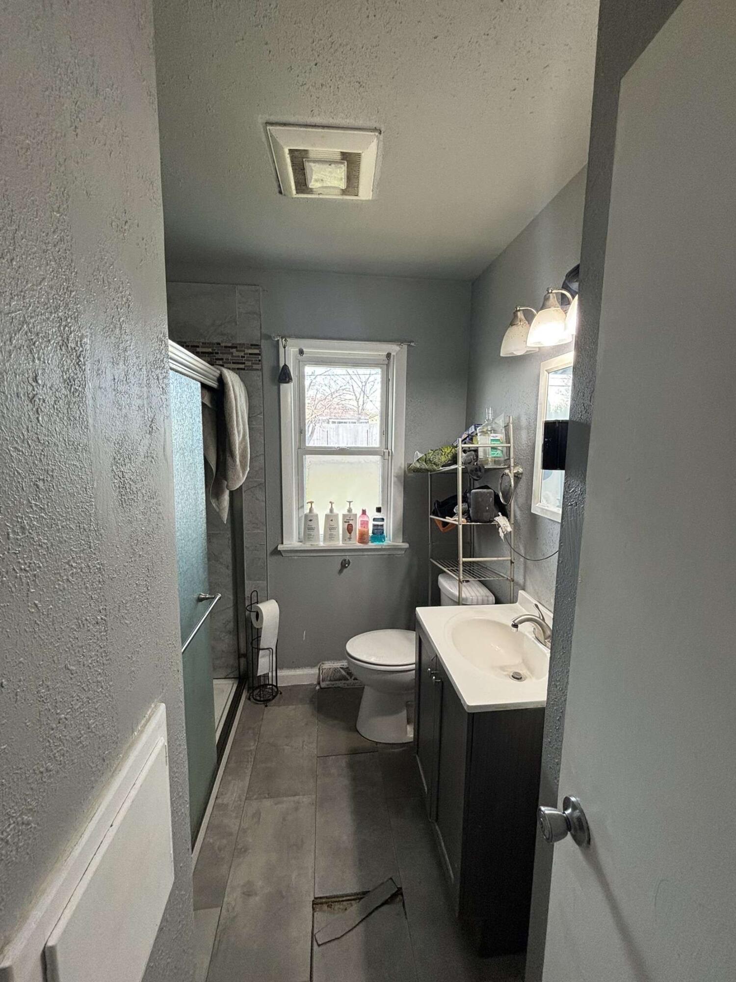 8210 West Winfield Avenue Milwaukee, WI 53218 - Photo 16 of 20 IMG_1555