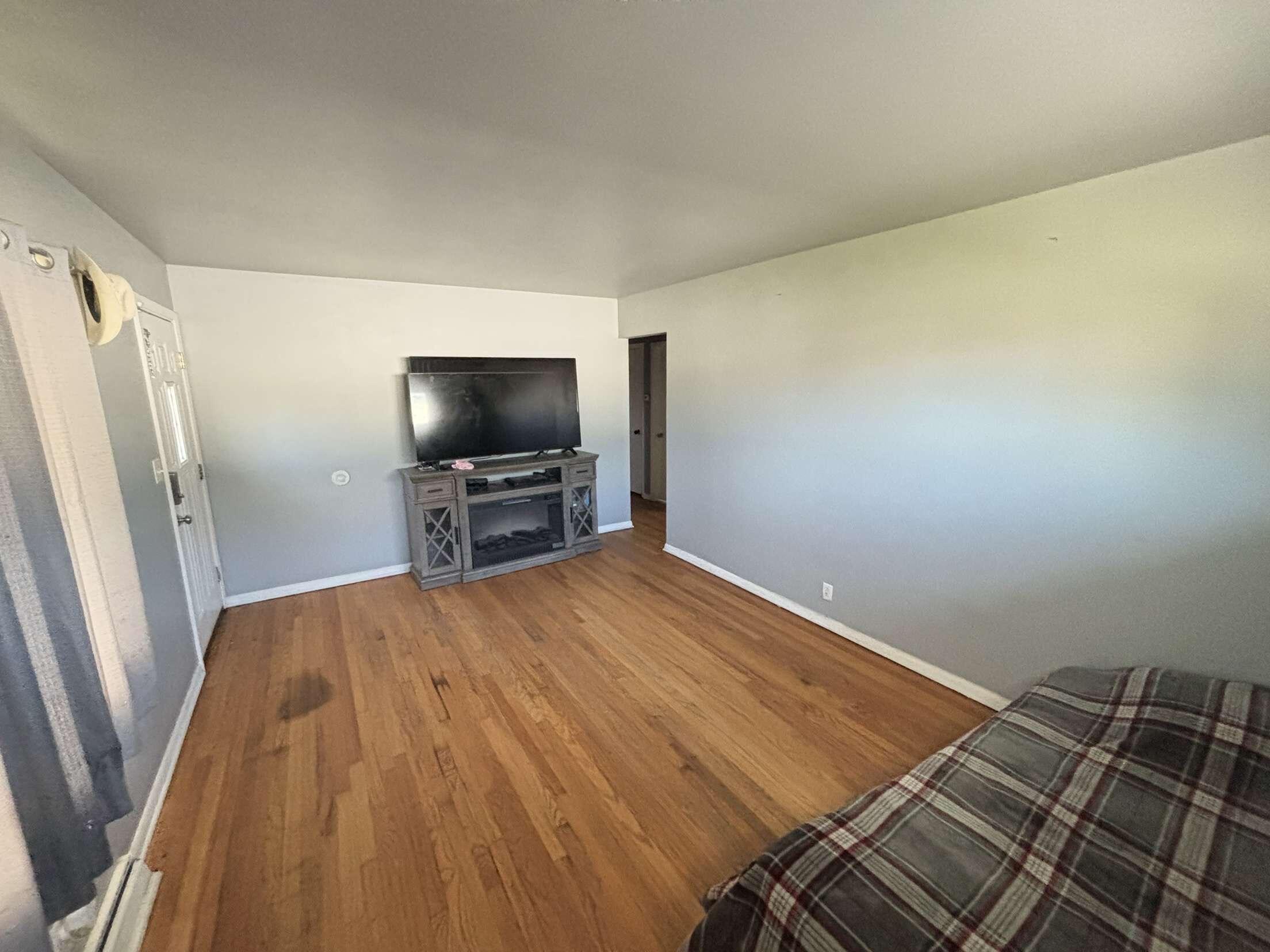 8210 West Winfield Avenue Milwaukee, WI 53218 - Photo 17 of 20 IMG_1556