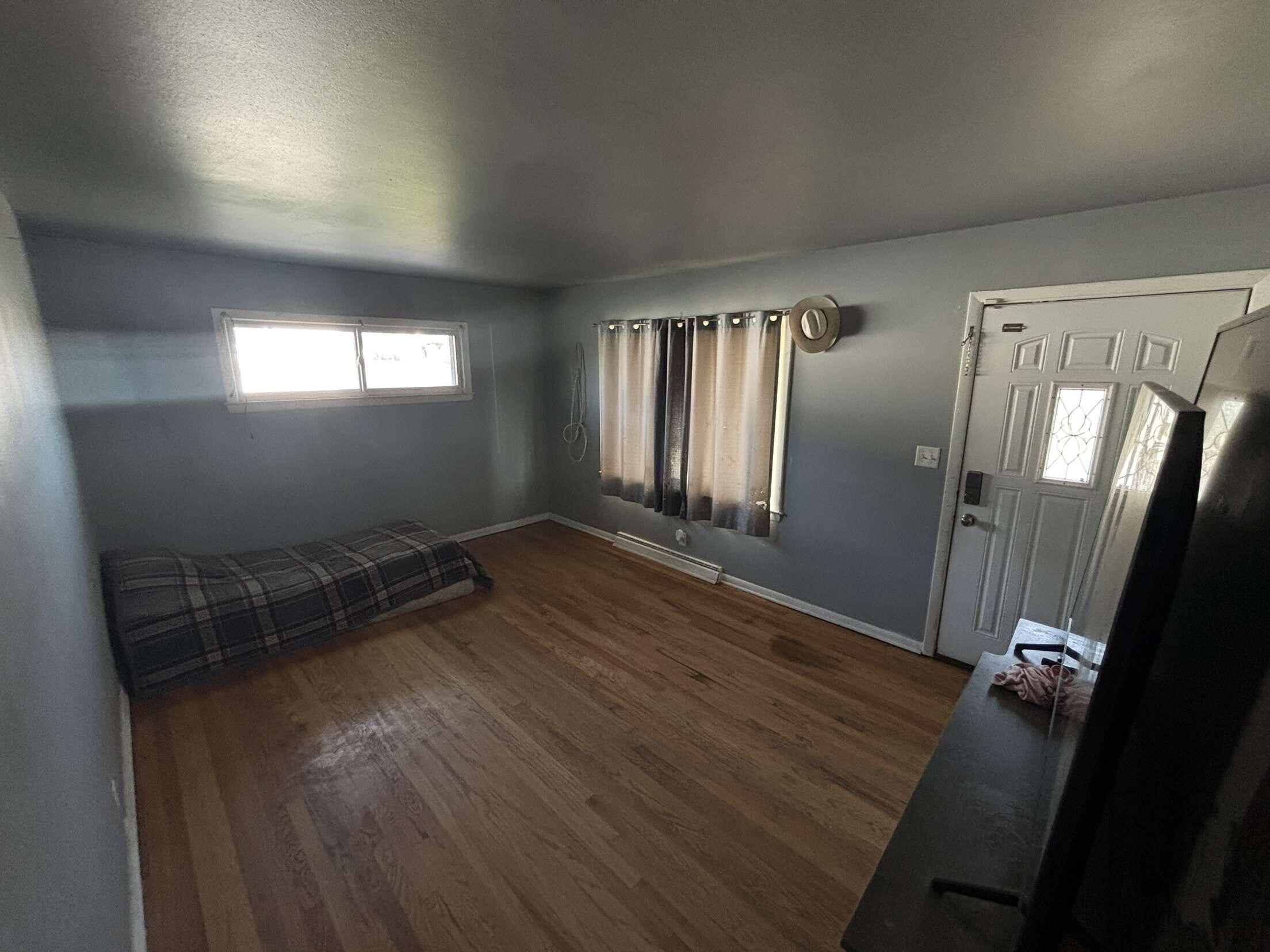 8210 West Winfield Avenue Milwaukee, WI 53218 - Photo 18 of 20 IMG_1557