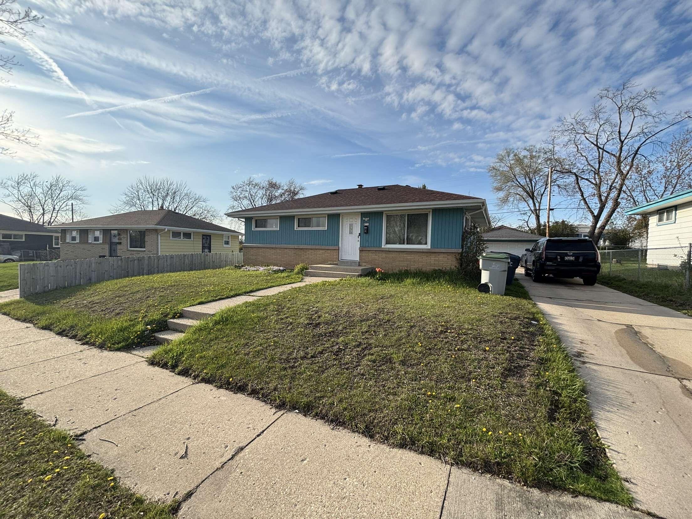 8210 West Winfield Avenue Milwaukee, WI 53218 - Photo 3 of 20 IMG_1538