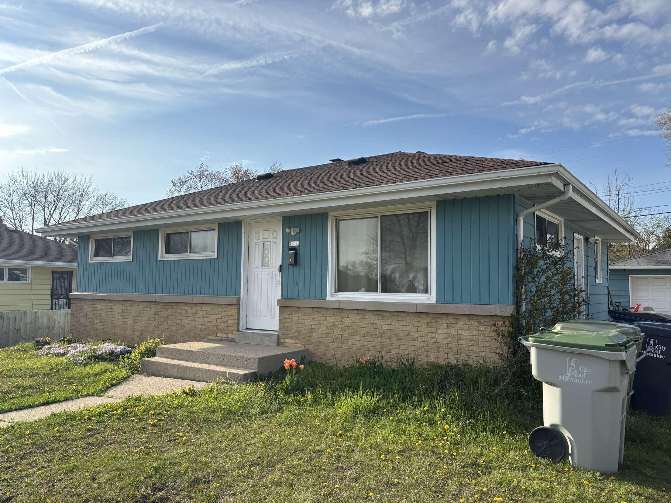 8210 West Winfield Avenue Milwaukee, WI 53218 - Photo 4 of 20 IMG_1539