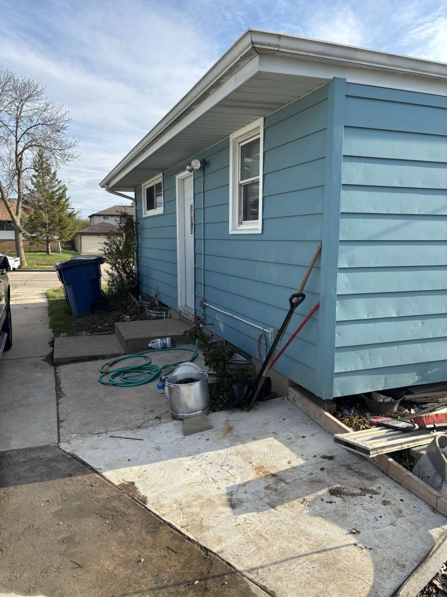 8210 West Winfield Avenue Milwaukee, WI 53218 - Photo 5 of 20 IMG_1540