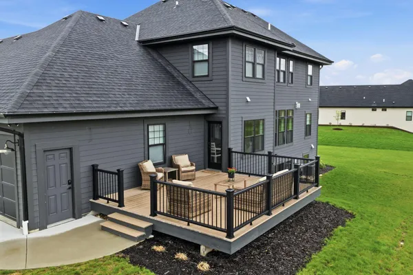 $989,900 | N82-w27785 Marshall Drive, Hartland, WI 53029