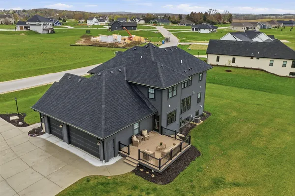 $989,900 | N82-w27785 Marshall Drive, Hartland, WI 53029