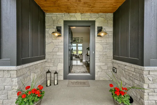 $989,900 | N82-w27785 Marshall Drive, Hartland, WI 53029
