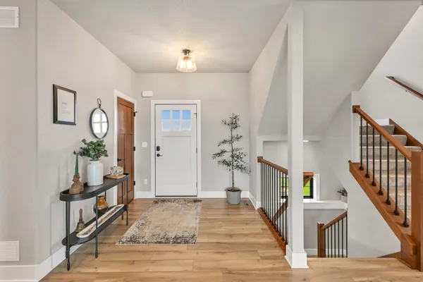 $989,900 | N82-w27785 Marshall Drive, Hartland, WI 53029