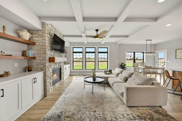 $989,900 | N82-w27785 Marshall Drive, Hartland, WI 53029