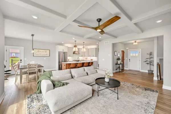 $989,900 | N82-w27785 Marshall Drive, Hartland, WI 53029