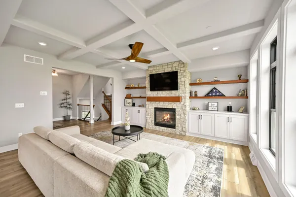$989,900 | N82-w27785 Marshall Drive, Hartland, WI 53029