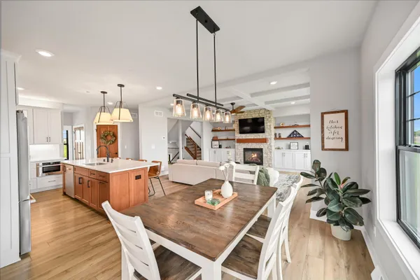 $989,900 | N82-w27785 Marshall Drive, Hartland, WI 53029