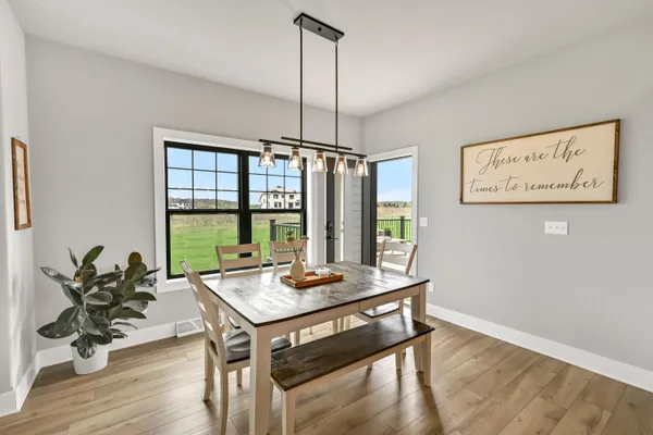 $989,900 | N82-w27785 Marshall Drive, Hartland, WI 53029