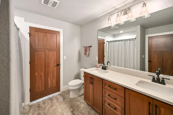 $989,900 | N82-w27785 Marshall Drive, Hartland, WI 53029