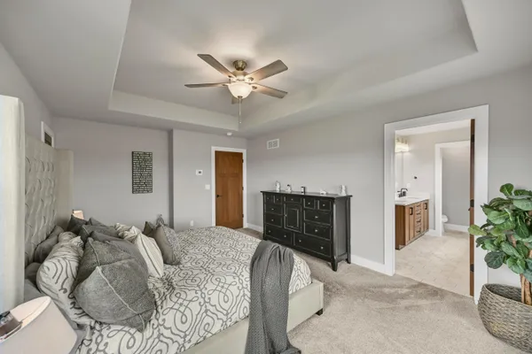 $989,900 | N82-w27785 Marshall Drive, Hartland, WI 53029