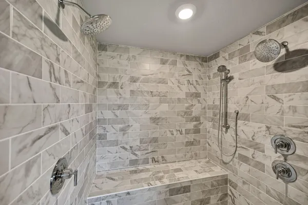 $989,900 | N82-w27785 Marshall Drive, Hartland, WI 53029