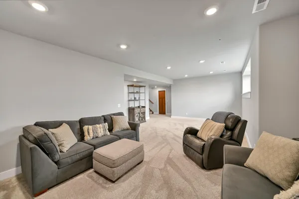 $989,900 | N82-w27785 Marshall Drive, Hartland, WI 53029
