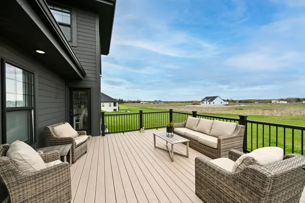 $989,900 | N82-w27785 Marshall Drive, Hartland, WI 53029