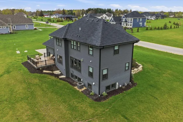 $989,900 | N82-w27785 Marshall Drive, Hartland, WI 53029