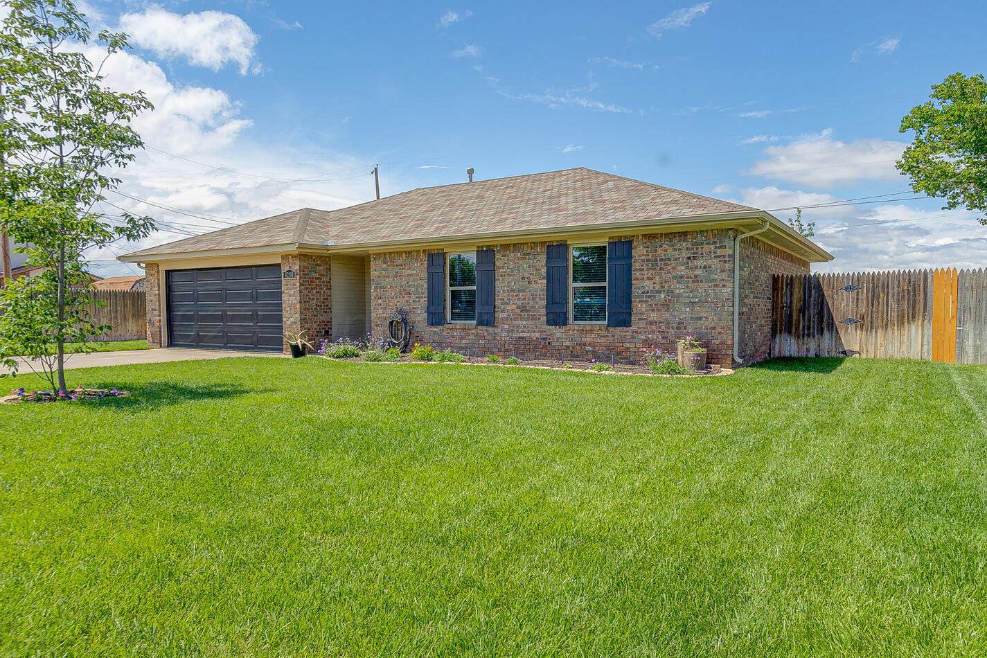 4208 Rhine Avenue Amarillo, TX 79110 - Photo 2 of 26 img (3 of 27)