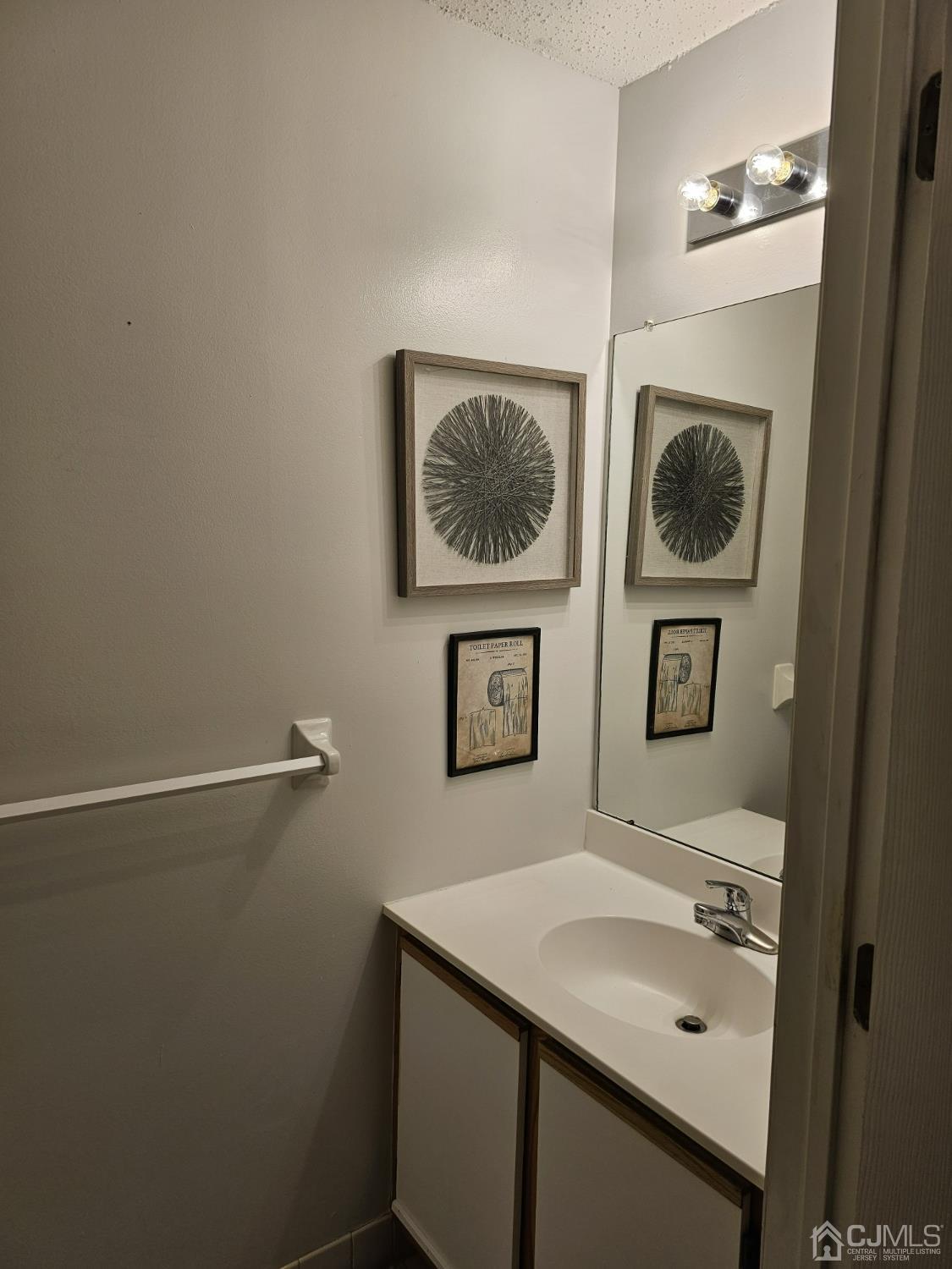112 Prestwick Way Edison, NJ 08820 - Photo 12 of 24 a bathroom with a sink and a mirror
