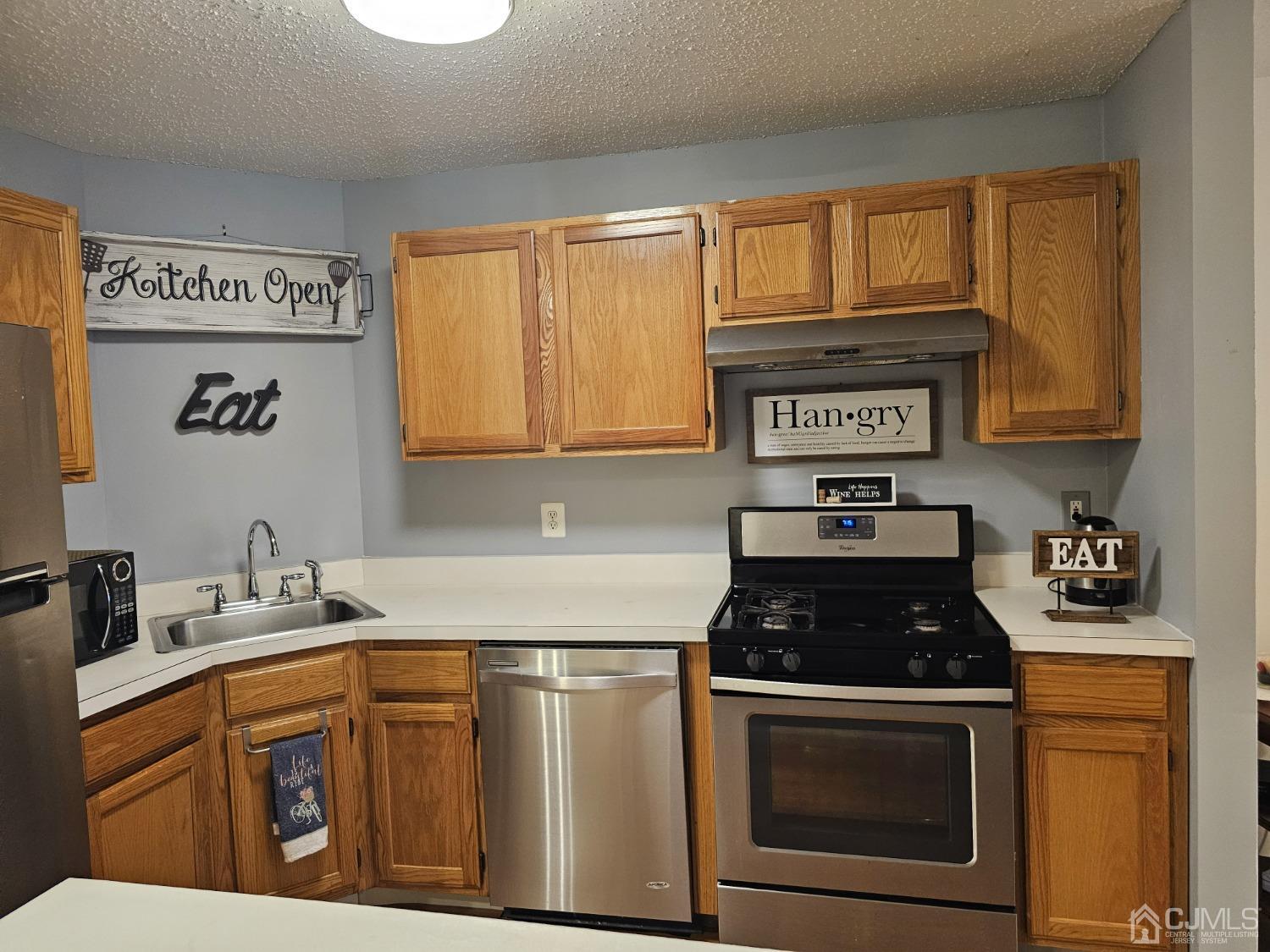 112 Prestwick Way Edison, NJ 08820 - Photo 9 of 24 a kitchen with stainless steel appliances granite countertop a stove a sink and a microwave