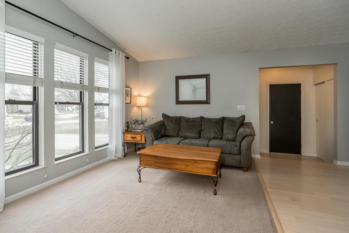 3974 Freedom Ridge Court Columbus, OH 43230 - Photo 3 of 33