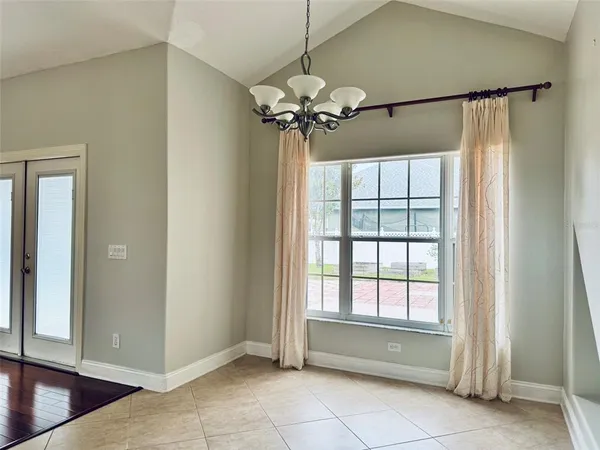 a view of entryway with window