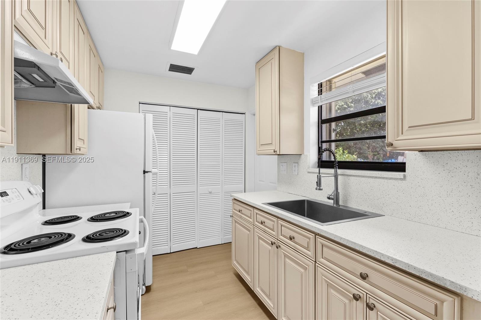 5629 Taft Street, Unit 5629 Hollywood, FL 33021 - Photo 7 of 23